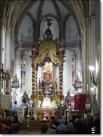 vista interior de la Parroquia de Omnium Sanctorum