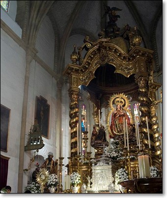 vista interior de la Parroquia de Omnium Sanctorum